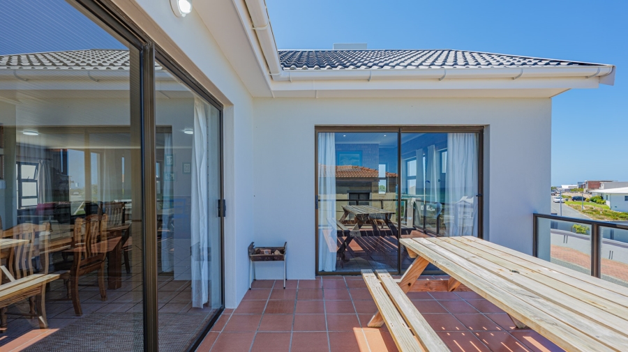 4 Bedroom Property for Sale in Struisbaai Western Cape